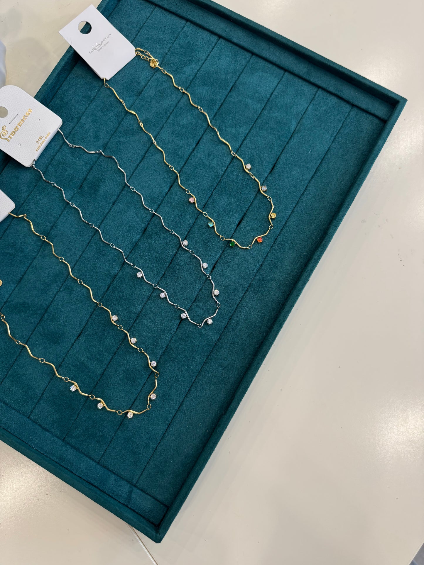 Collana onda punti luce