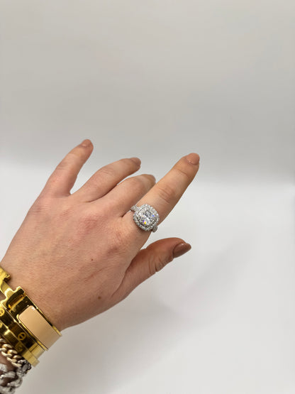 Quadrato diamond ring