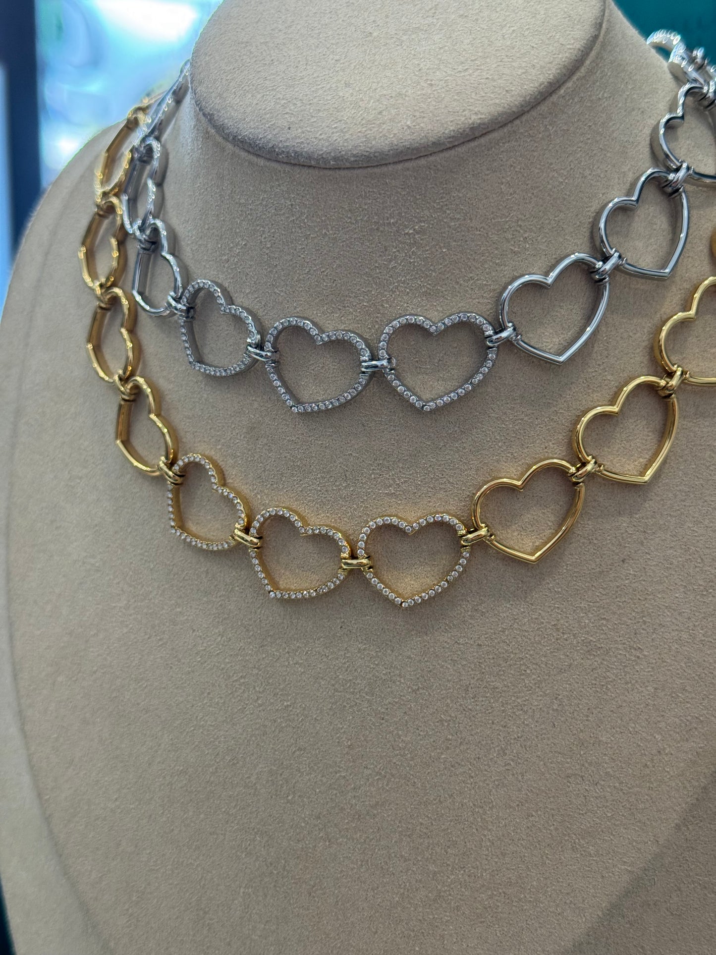 Chocker cuori vuoti