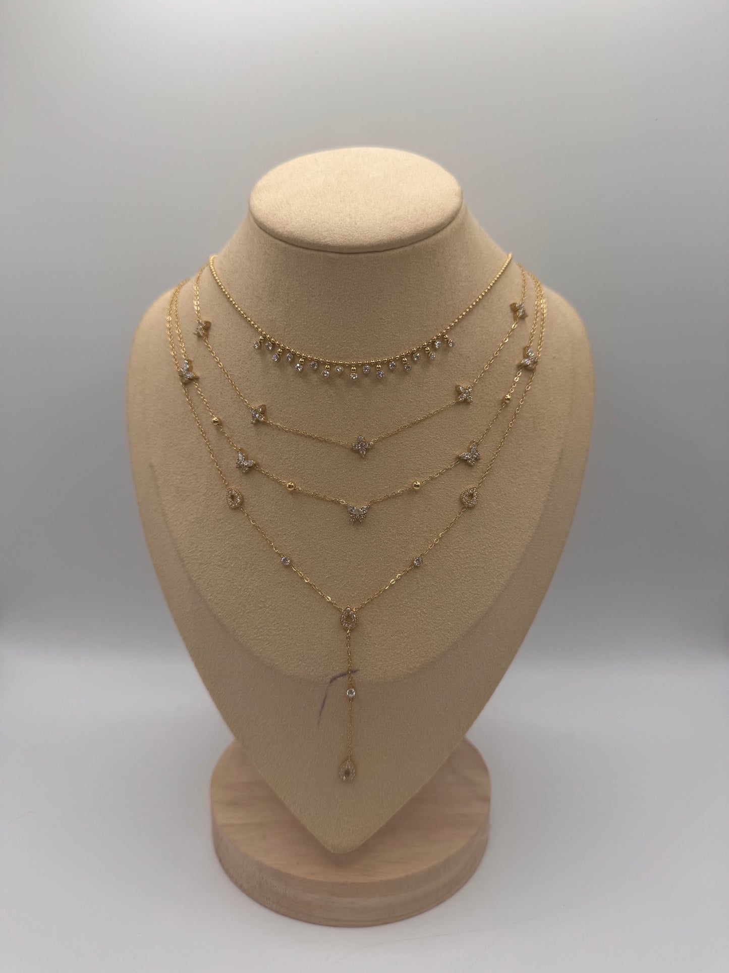 Mix essential necklaces